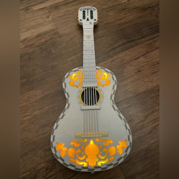 Disney Coco Interactive Guitar - Picture 6 of 7